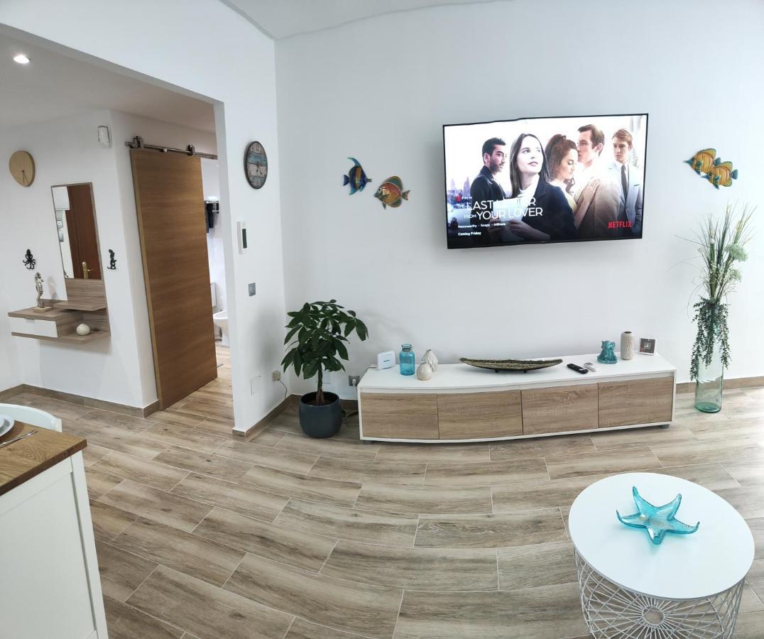City Central Apartment With Large Patio By Namaste Elite トレモリノス エクステリア 写真