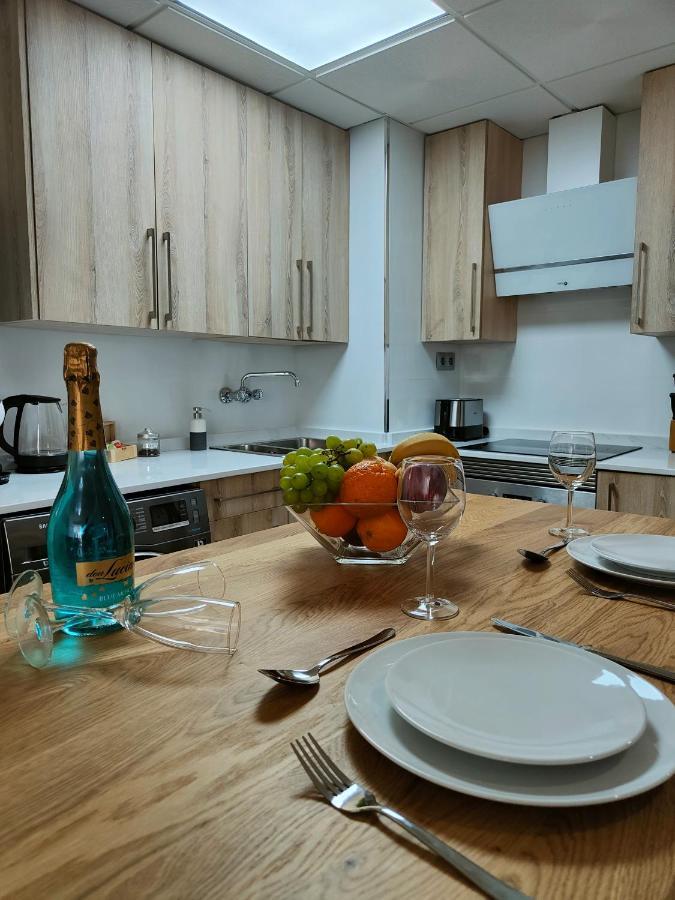 City Central Apartment With Large Patio By Namaste Elite トレモリノス エクステリア 写真