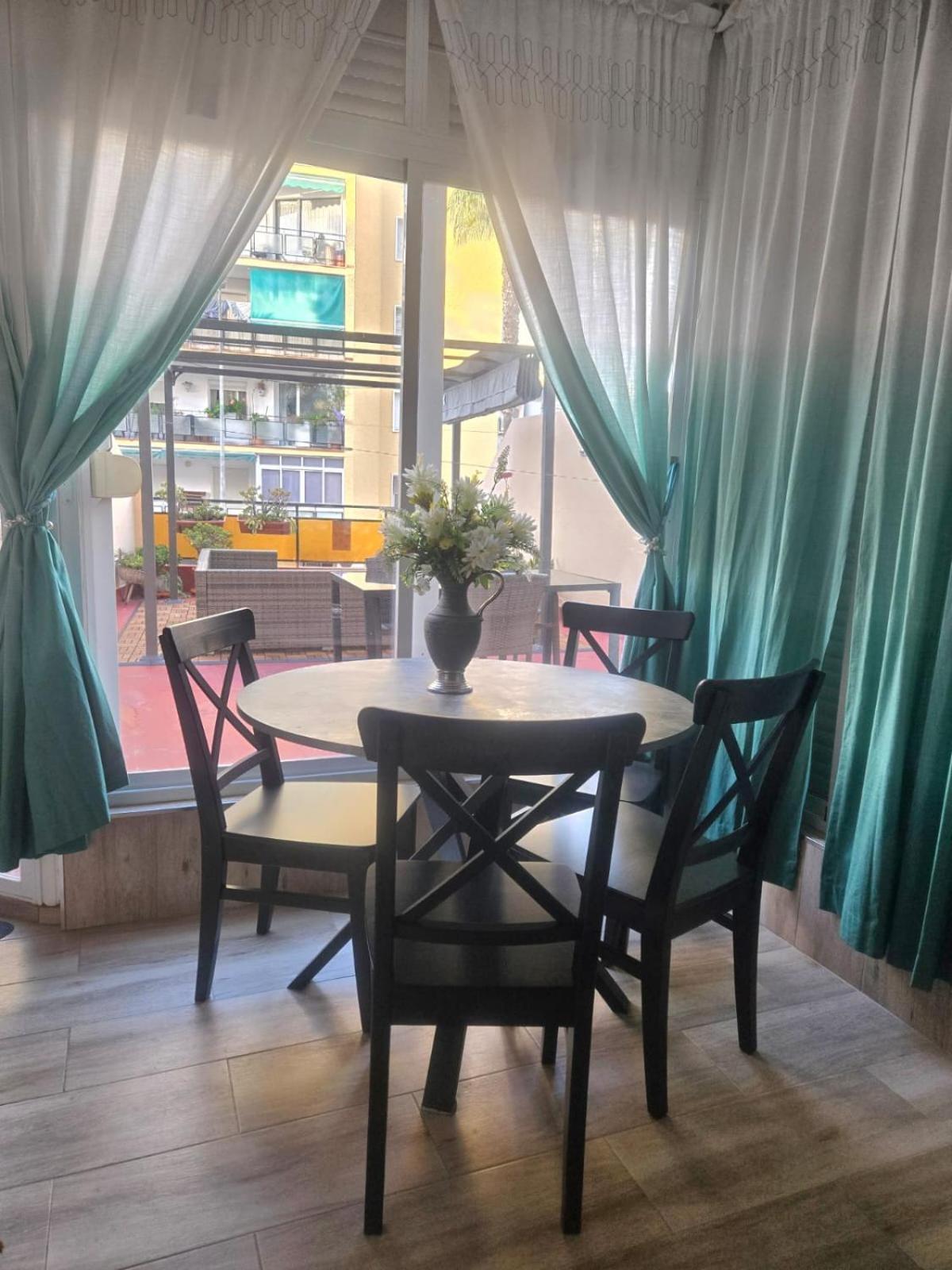 City Central Apartment With Large Patio By Namaste Elite トレモリノス エクステリア 写真